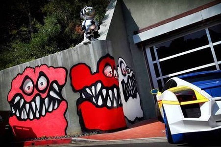 brown_mural.jpg