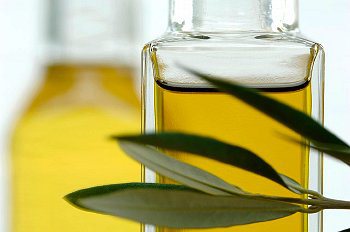 bottles-of-olive-oil-leaves.jpg
