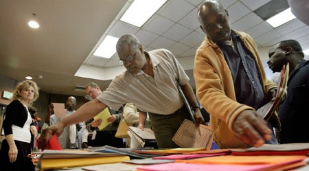 black-unemployment-johnnie-daniels-kerwin-barber-at-job-fair-la-by-ric-francis-ap1.jpg