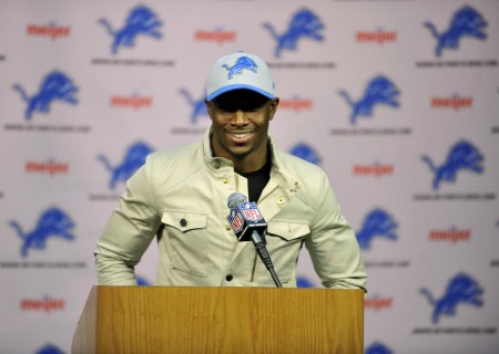 Detroit Lions gets free agent Reggie Bush