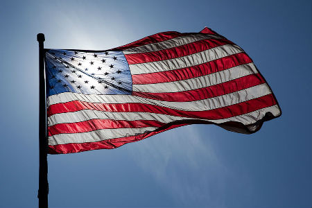 800px-US_Flag_Backlit