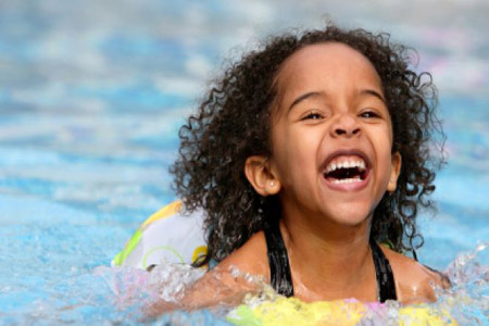 girl_swimming