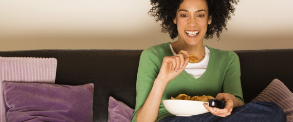 n-TV-WATCHING-UNHEALTHY-EATING-large570