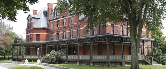 This Friday, Aug. 22, 2014, photo shows the Hotel Florence in the Pullman neighborhood of Chicago. (AP Photo/Charles Rex Arbogast) | ASSOCIATED PRESS