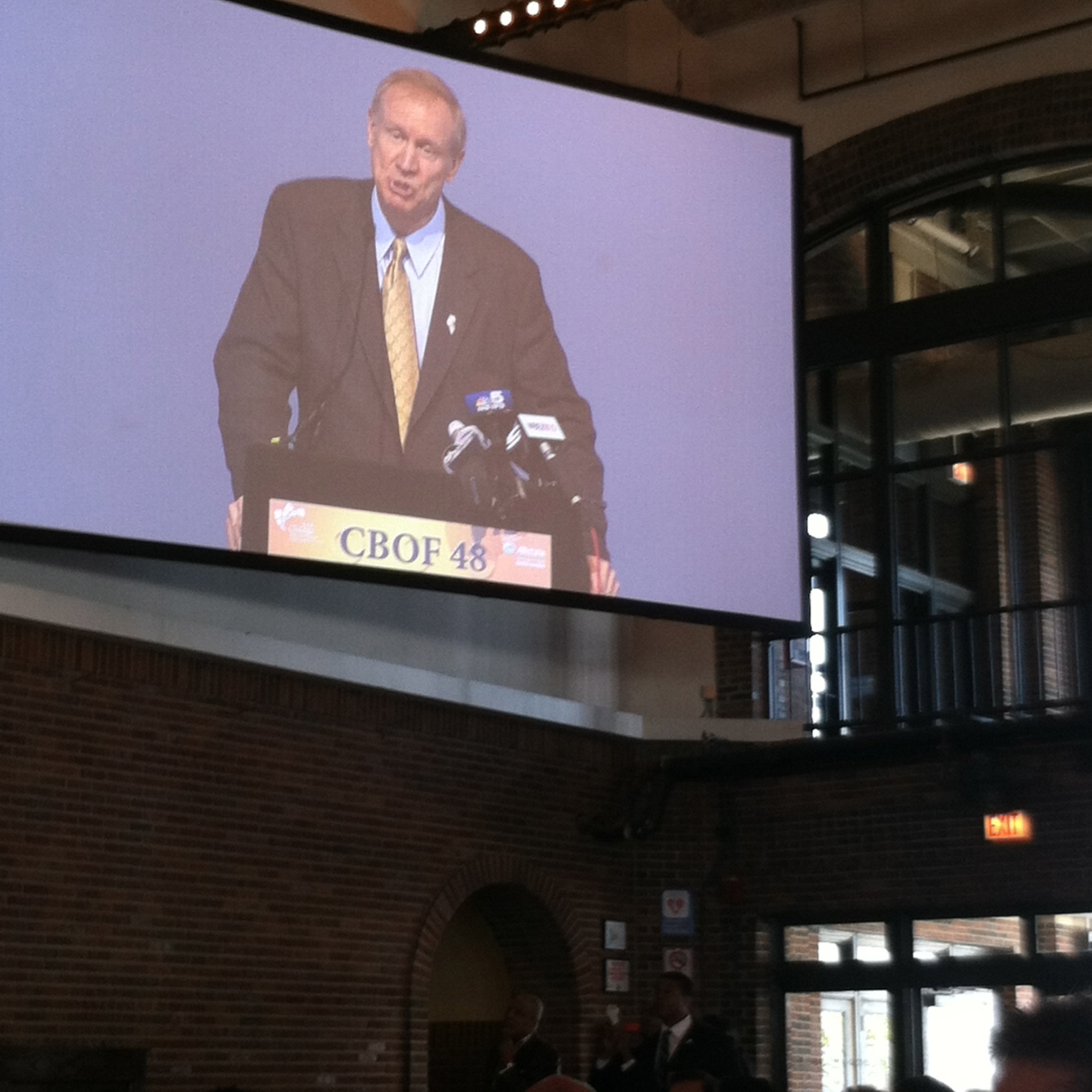 Newly elect  Governor Rauner gives brief remarks at CBOF 48, Chicago Navy Pier