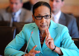 Alderman Jacqueline Y. Collins pushes for tax break 