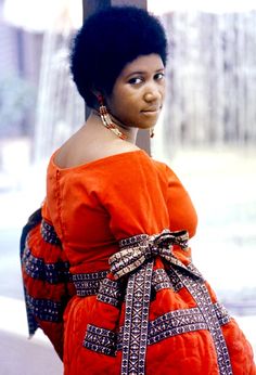 Aretha Franklin sporting a natural afro in the 1970's photo shoot.