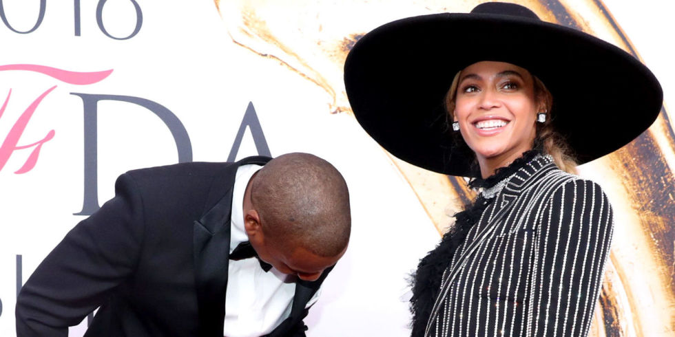 Hubby Jay-Z shows his affection by bowing to his wife.