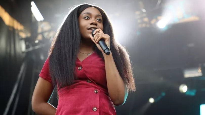 Noname Officially Opens The Radical Hood Library In Los Angeles Noname Officially Opens The Radical Hood Library In Los Angeles