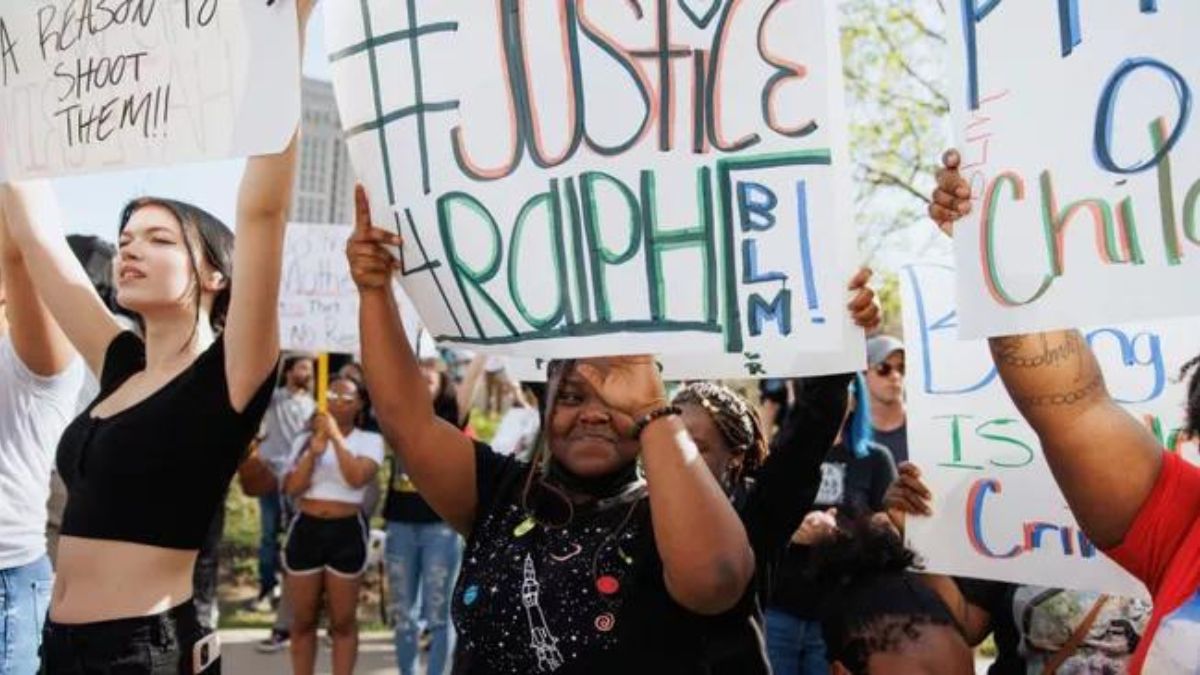 Ralph Yarl supporters.
