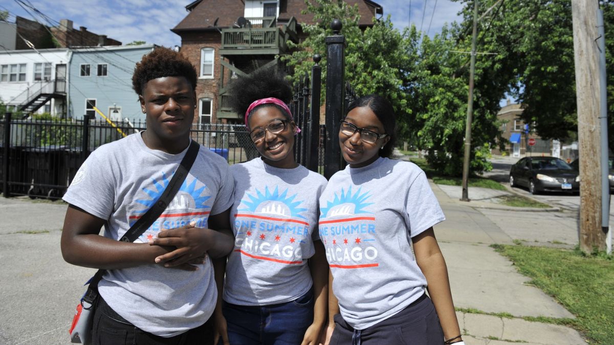 2022年至今，芝加哥每个夏天的青年就业率增长了19%