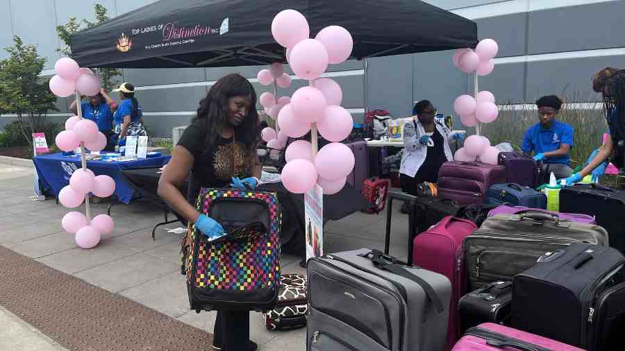 The Will County Black Diamond Chapter of Top Ladies of Distinction, Inc. and the Blue Door Neighborhood Center hosted its 4th Annual Hope In A Suitcase” event. 