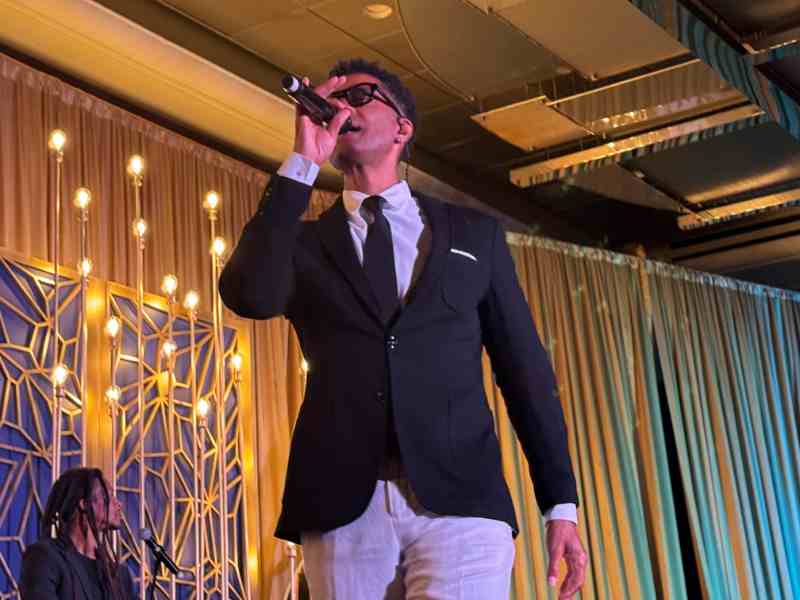 Eric Benét performed an hour-long set at the UNCF AMI Gala 