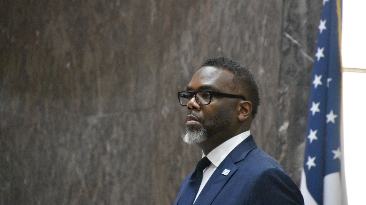 Chicago City Council approves Mayor Johnson’s $17 billion spending plan with investments in youth jobs and community safety amid lingering fiscal challenges.